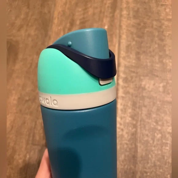 Owala Blue/Teal Water Bottle 24oz - Picture 5 of 5